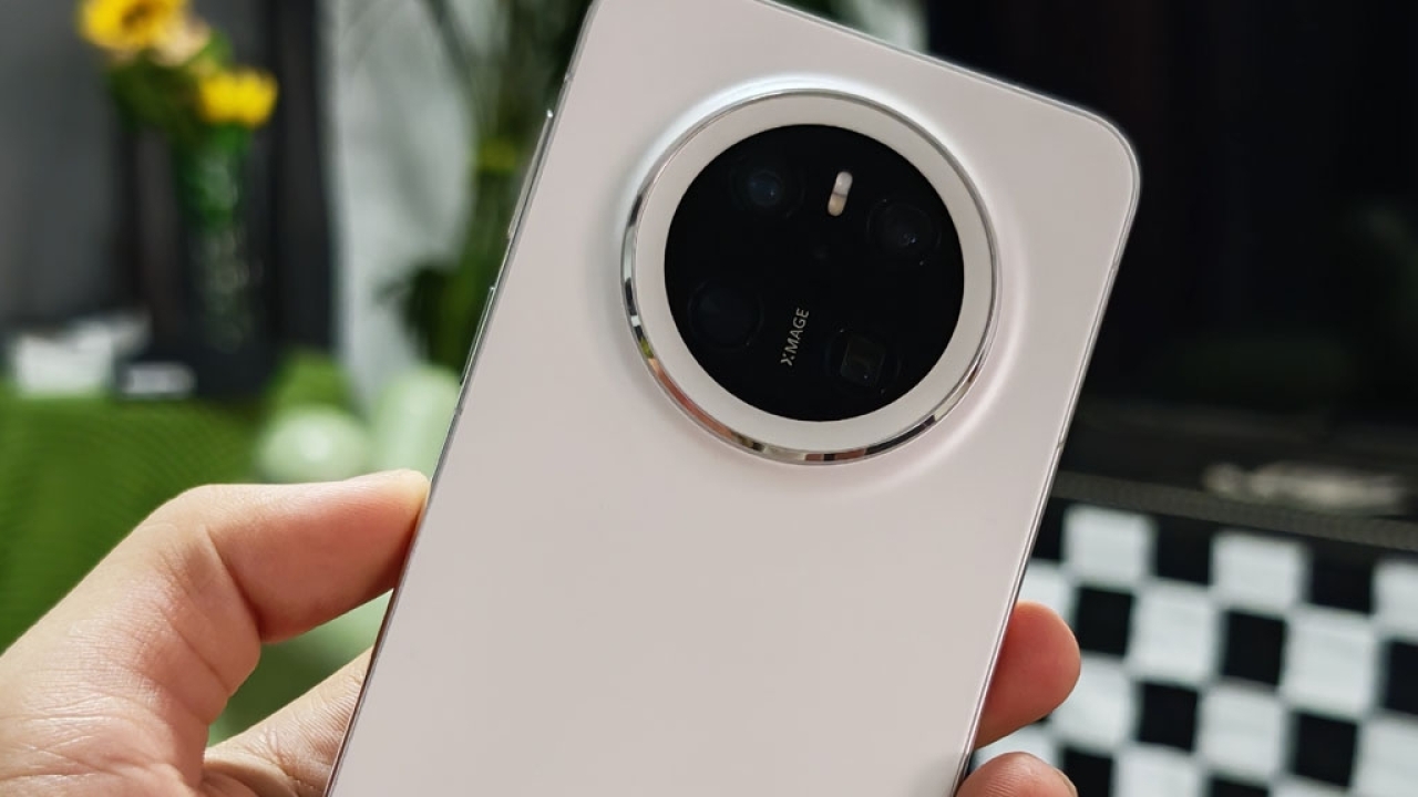 Huawei Mate 70 Air Set to Outshine Standard Model in Display and RAM