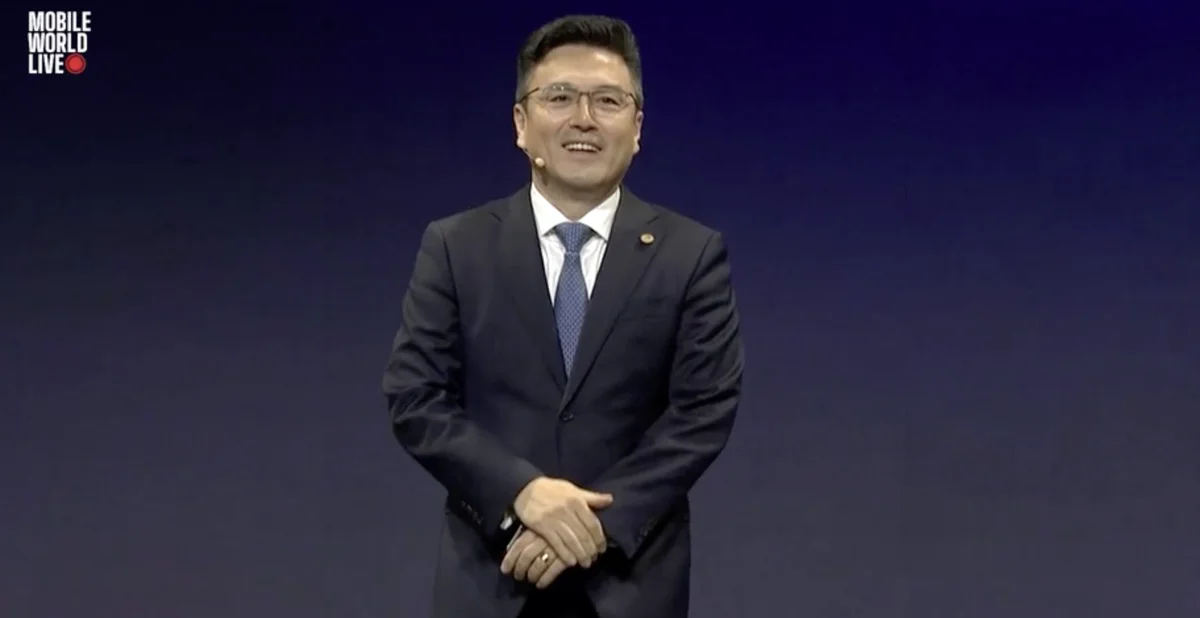Richard Liu Speaks at Huawei MWC Doha 2025 on AI for Hyper-Connected Future