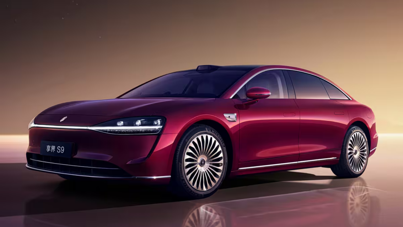 Huawei ADS 4.0 Powers Up the Stelato S9 Sedan with Advanced Driving Features