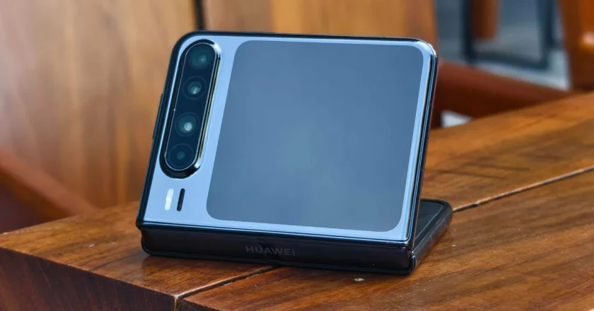 Huawei Pura X Review: A Wide-Screen Flip Phone That Stands Out