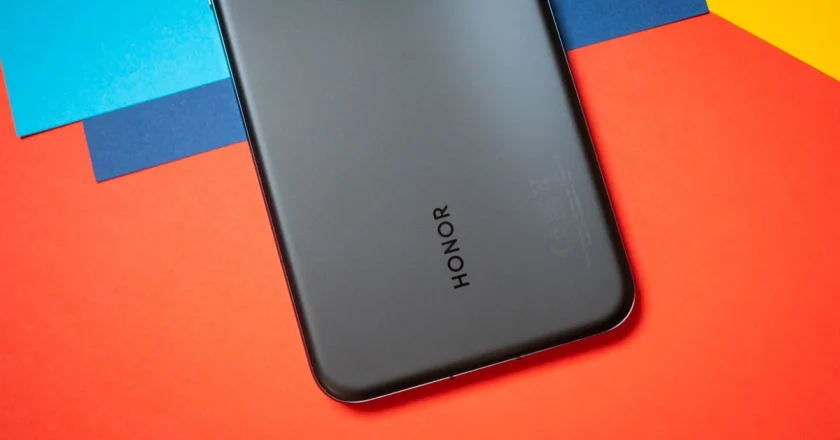 Honor X80 Spotted With Massive 10,000mAh Battery in Certification Listing